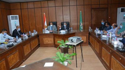  محافظ المنيا: الأولوية للمستثمر الجاد لخلق فرص عمل للشباب 