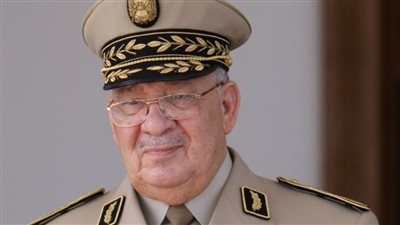 صحيفة: منع نجلي رئيس الأركان الجزائري الراحل من مغادرة البلاد