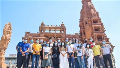 الهجرة: تنظيم زيارة لمجموعة من شباب الدراسين في الخارج إلى قصر البارون