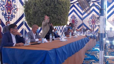 بيع 8 محال تجارية وصيدلية لخدمة 