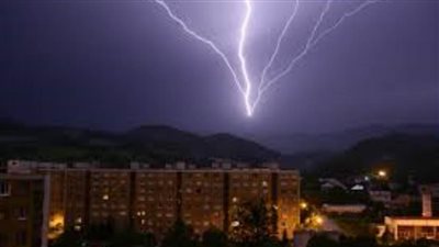 صاعقة برق تقتل وتصيب 14 طفلا  أوغندياً  