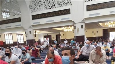 بالفيديو والصور.. الأوقاف ترصد أول صلاة جمعة في المساجد بعد توقف 5 شهور