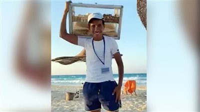 فخر شباب مصر.. الثاني علي الثانوية العامة بائع فيريسكا علي شواطئ الإسكندرية