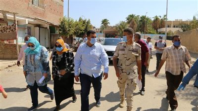 نائب المحافظ يتفقد شوارع حي السويس وفيصل لمتابعة أعمال التطوير والرصف 