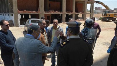 محافظ المنيا: نتعامل بكل حزم مع مخالفات البناء وإحالة 1116 قضية للنيابة العسكرية   