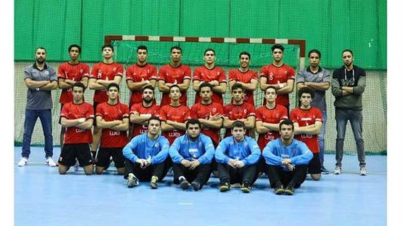 الأهلي يتوج بطلا