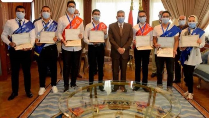 صورة جماعية لرئيس