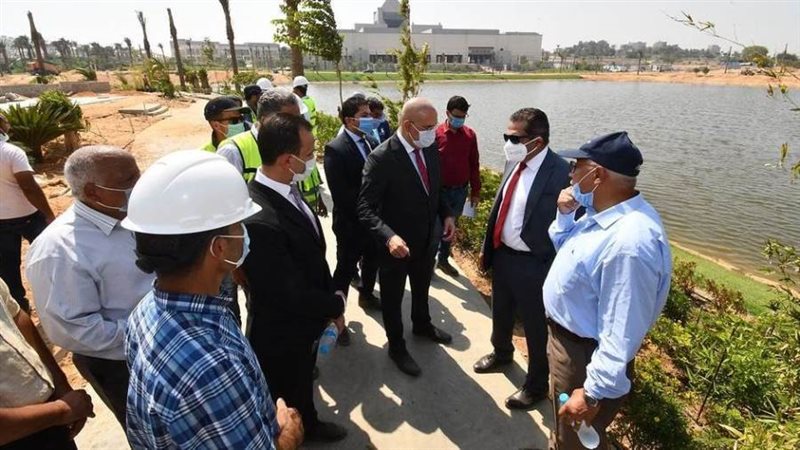 وزير الإسكان يتفقد