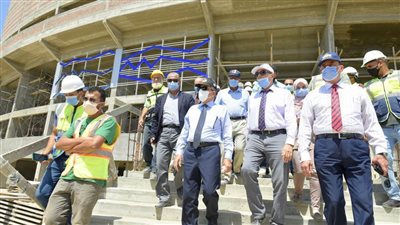 رئيس هيئة قناة السويس يتفقد مشروع بناء سفن الصيد في الإسماعيلية 