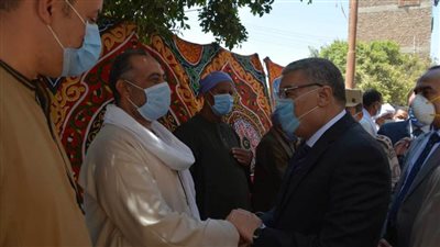  محافظ المنيا يقدم واجب العزاء لأسرة شهيد الواجب الوطني بملوي
