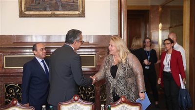 العنانى يلتقى مسئول ملف السياحة بالتشيك