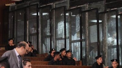 تأجيل محاكمة 10 متهمين في 