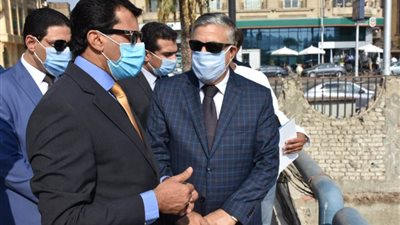 وزير الشباب والرياضة يتفقد نادي الصحفيين ويتعهد بتطويره ..