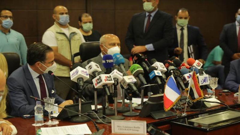 كامل الوزير أثناء