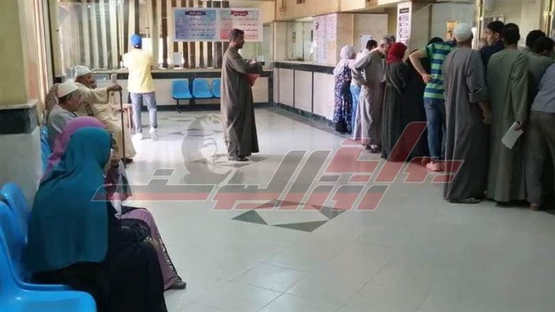 توافد المواطنين علي