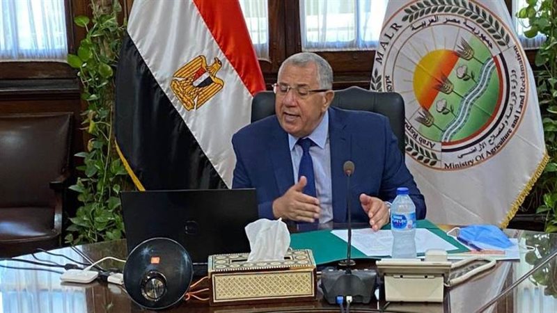 وزير الزراعة خلال