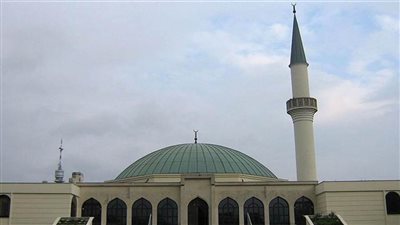 المركز الإسلامي والنادي المصري في فيينا يعلقان صلاة الجمعة بسبب الوضع الصحي