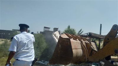 حملات مكبرة ورادعة لإزالة التعديات واسترداد 35 ألف متر أملاك دولة بالبحيرة