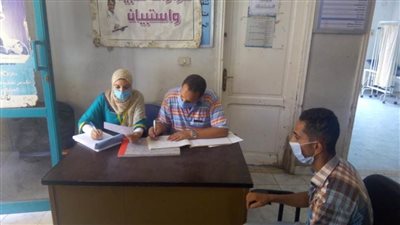 محافظ بني سويف يتابع القوافل الطبية بقرى مركز الواسطى