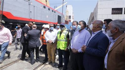 وزير النقل يستقبل الدفعة الخامسة من جرارات السكة الحديدة