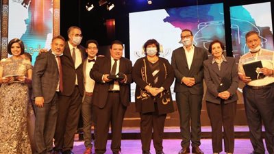 وزيرة الثقافة تكرم 9 أيقونات فنية فى يوم المسرح المصري