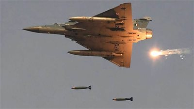 أسطول مقاتلات من الخردة يتحول إلي قاذفات ثقيلة