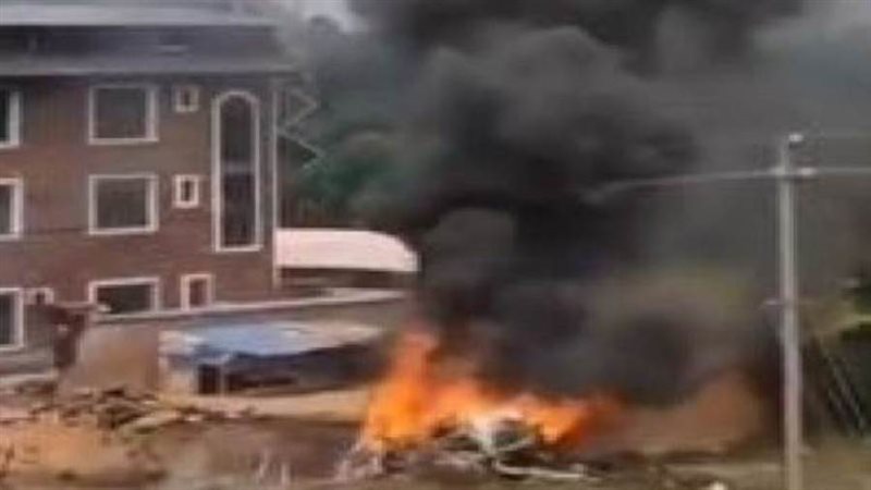 النيران تشتعل في