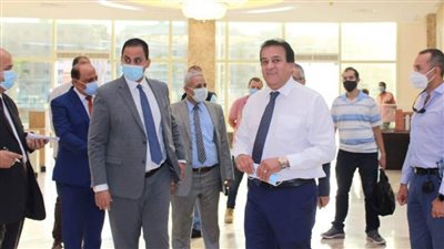 وزير التعليم العالي يتفقد مبنى وزارة التعليم ومجمع التعليم الخاص بالقاهرة الجديدة
