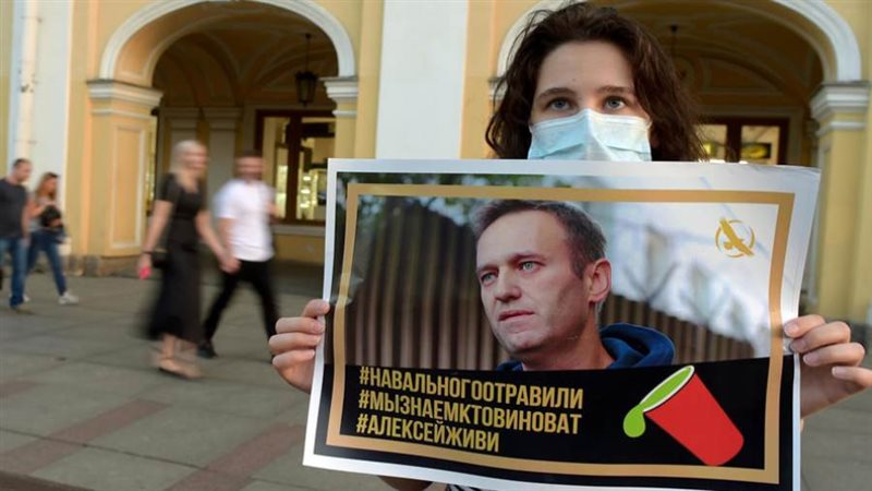 لافتة للمعارض الروسي