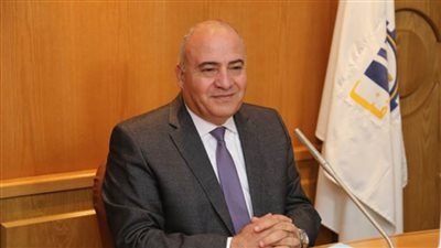 محافظ قنا يناقش متطلبات الأندية الرياضية بالمحافظة