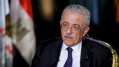 طارق شوقي: المسافة لن تقل عن متر ونصف بين الطلاب في الفصول