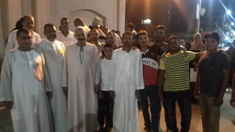 اقبال المواطنين علي