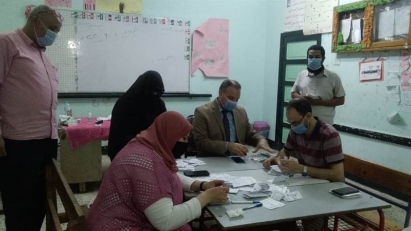 جانب من فرز أصوات