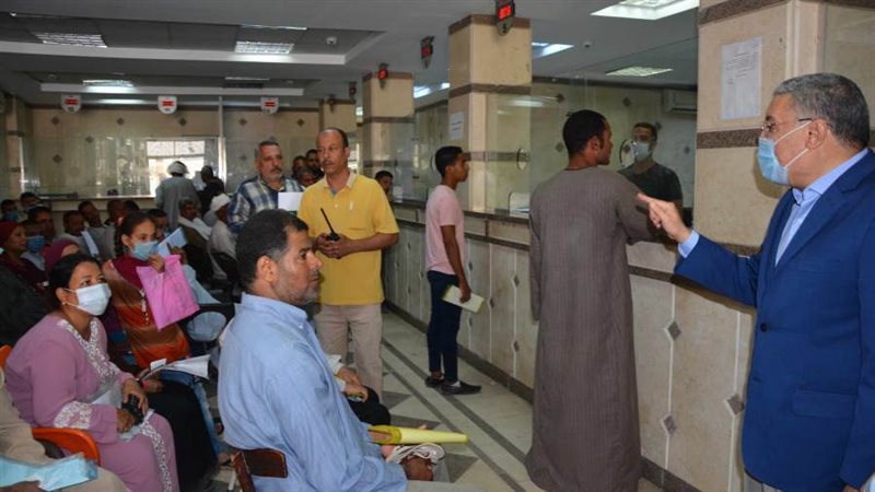 محافظ المنيا في المركز