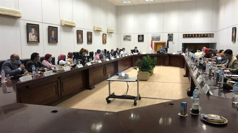 وزير السياحة خلال