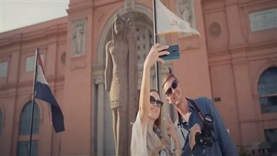 المطارات المصرية تبدأ فى عرض فيلم رحلة سائح على شاشاتها