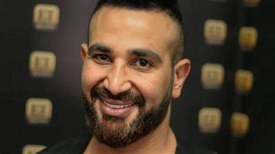 شاهد أحمد سعد بعد إجراء عملیة نحت لوجھه