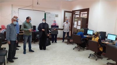 وكيلة تعليم بني سويف تتابع امتحانات الطلاب المتقدمين لمدرسة المتفوقين