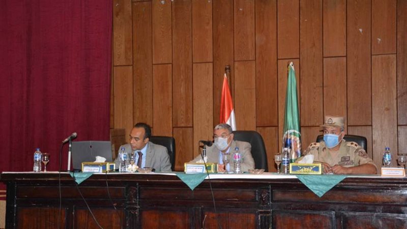 المحافظ مع مديري