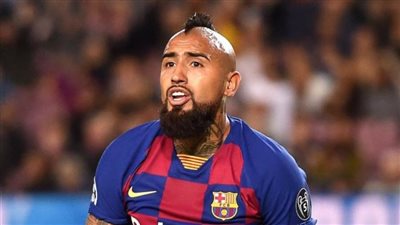 فيدال يودع زملاءه في برشلونة.. ما وجهته المقبلة؟