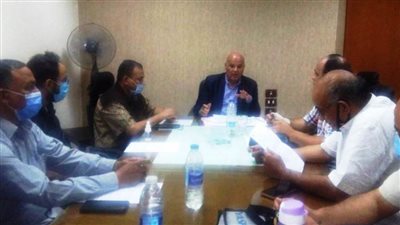 السكرتير العام المساعد يعقد اجتماعا لمناقشة رصف بعض الطرق ضمن خطة وزارة النقل