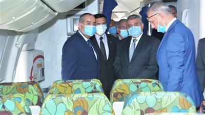 وزير الطيران المدني يتفقد شركة مصر للطيران للصيانة والأعمال الفنية