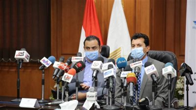 تفاصيل أكبر علامة سلام فوق سطح الماء