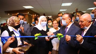 وزيرة التضامن تفتتح المعرض الدائم للحرف اليدوية التراثية 