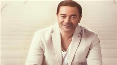 الفنان مدحت صالح يحصد جائزة جديدة