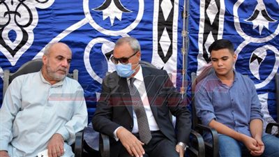 محافظ القليوبية يقدم واجب العزاء لأسرة شهيد كمين قليوب 