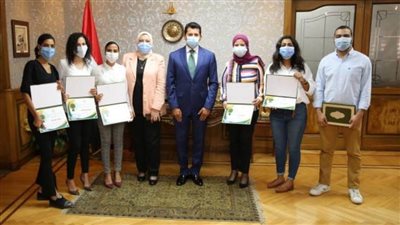 وزير الشباب يكرم أعضاء مبادرة مساعدة المتضررين من انفجار بيروت