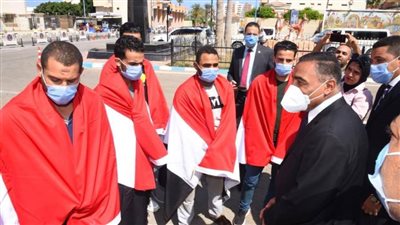 محافظ مطروح يلتقي العائدين من ليبيا بعد تحريرهم بجهود المخابرات العامة 