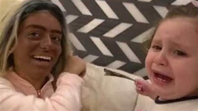 تسليم طفلة  اليوتيوبر أحمد حسن وزينب إلى جدتها بعد قرار حبسهما