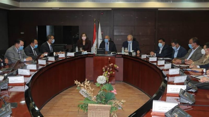 وزير النقل خلال الاجتماع